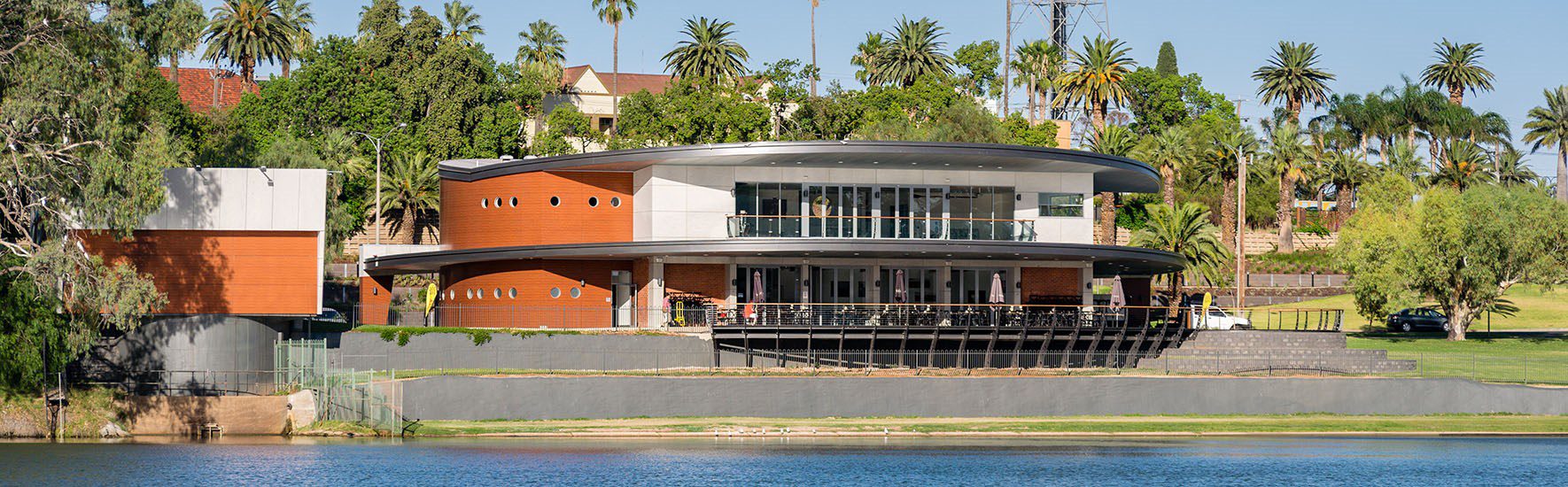 Natural curves soften Mildura Rowing Club into its riverside setting